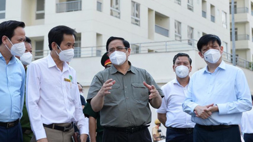 PM inspects COVID-19 prevention in HCM City